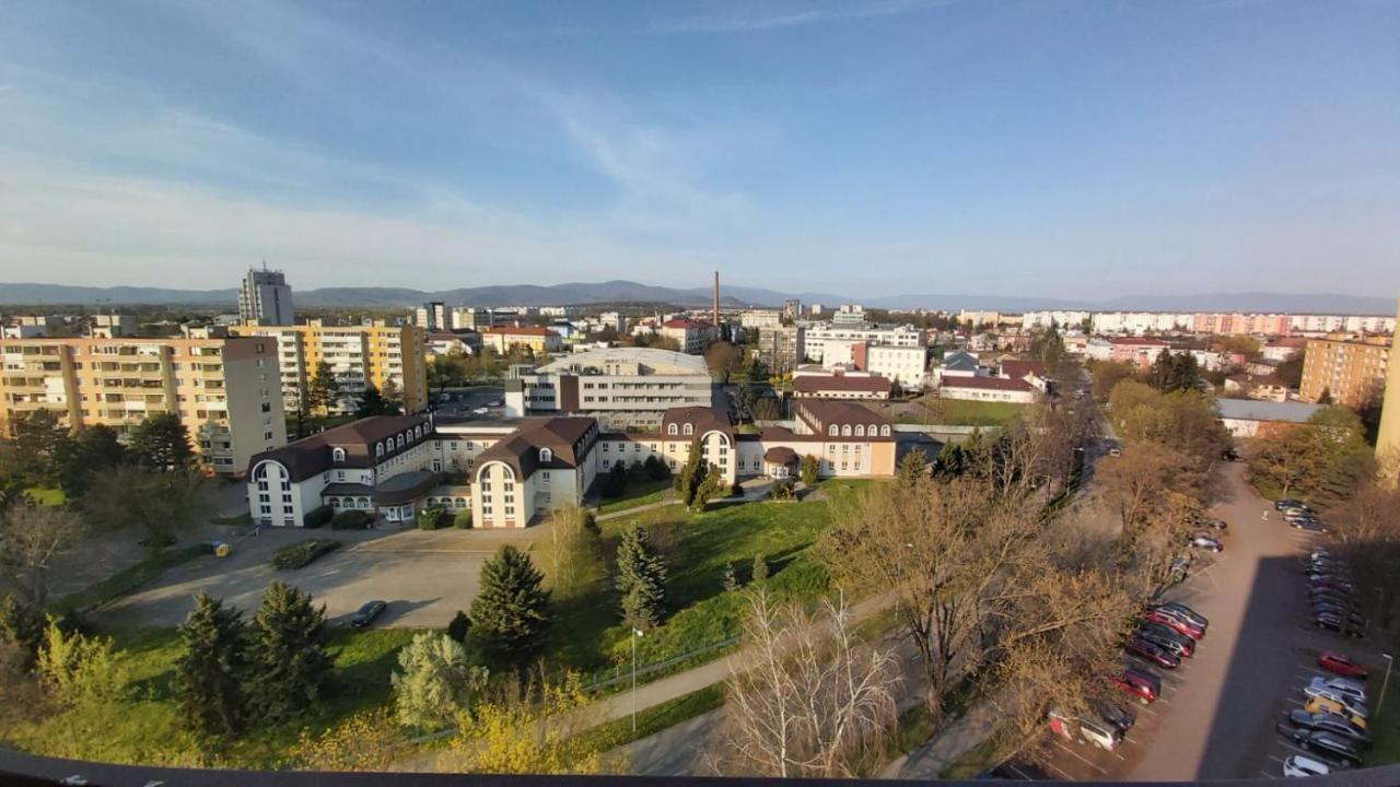 Utulny Apartman Blizko Centra Michalovce Exterior photo