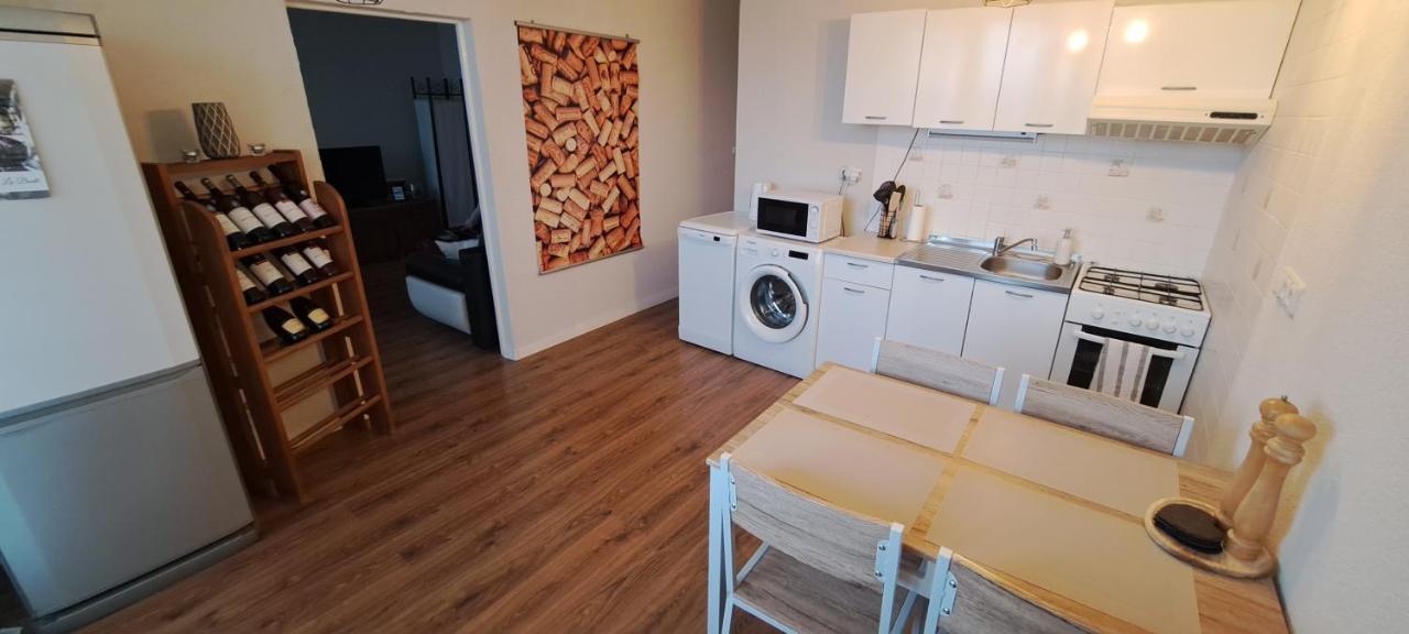 Utulny Apartman Blizko Centra Michalovce Exterior photo