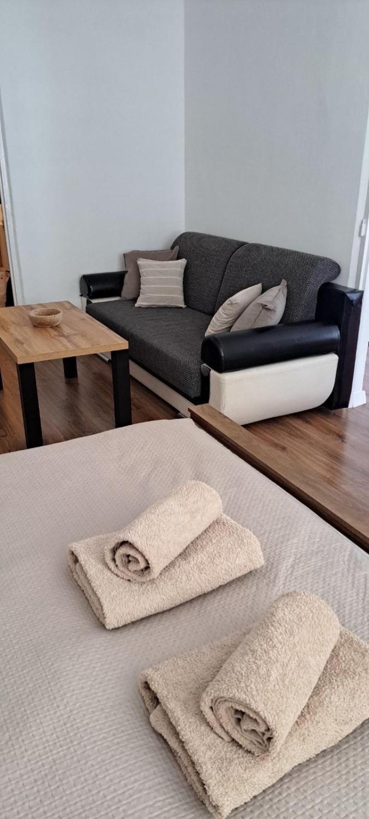 Utulny Apartman Blizko Centra Michalovce Exterior photo