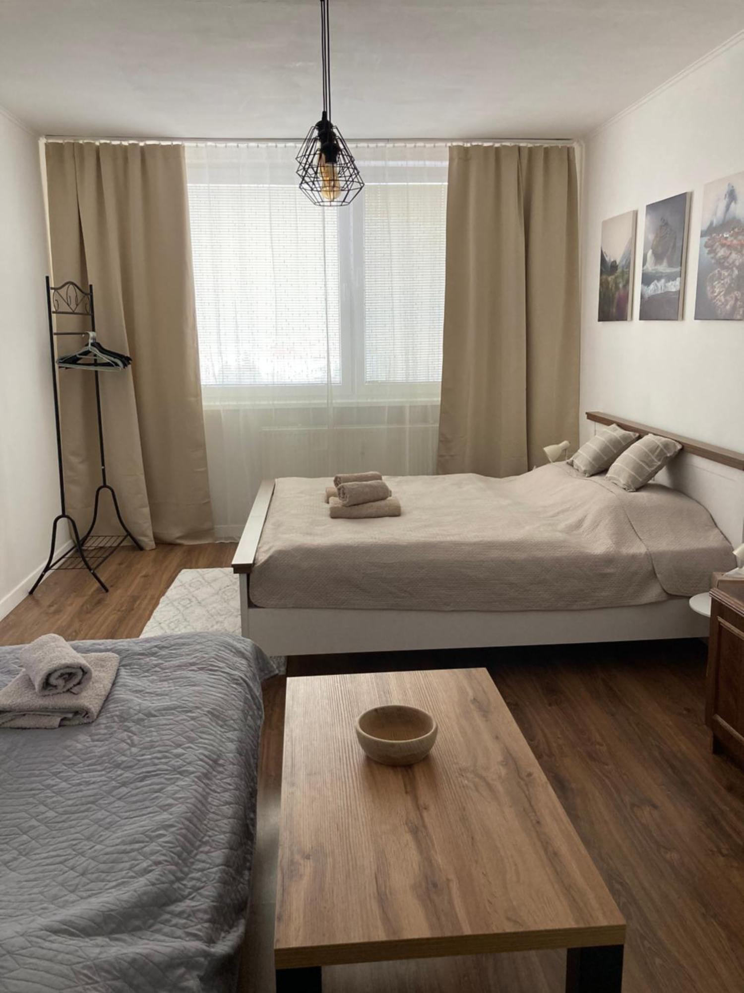 Utulny Apartman Blizko Centra Michalovce Exterior photo