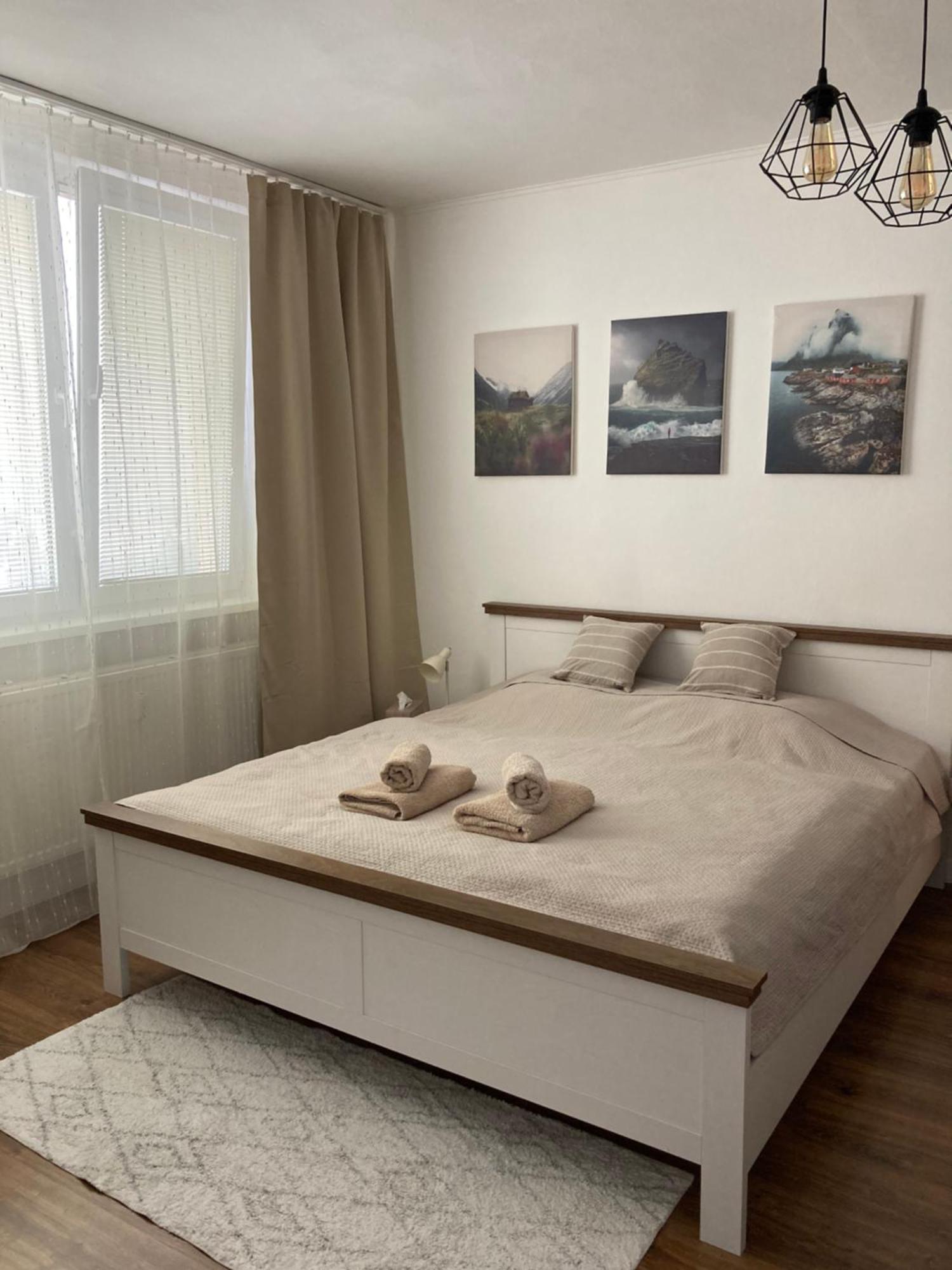 Utulny Apartman Blizko Centra Michalovce Exterior photo